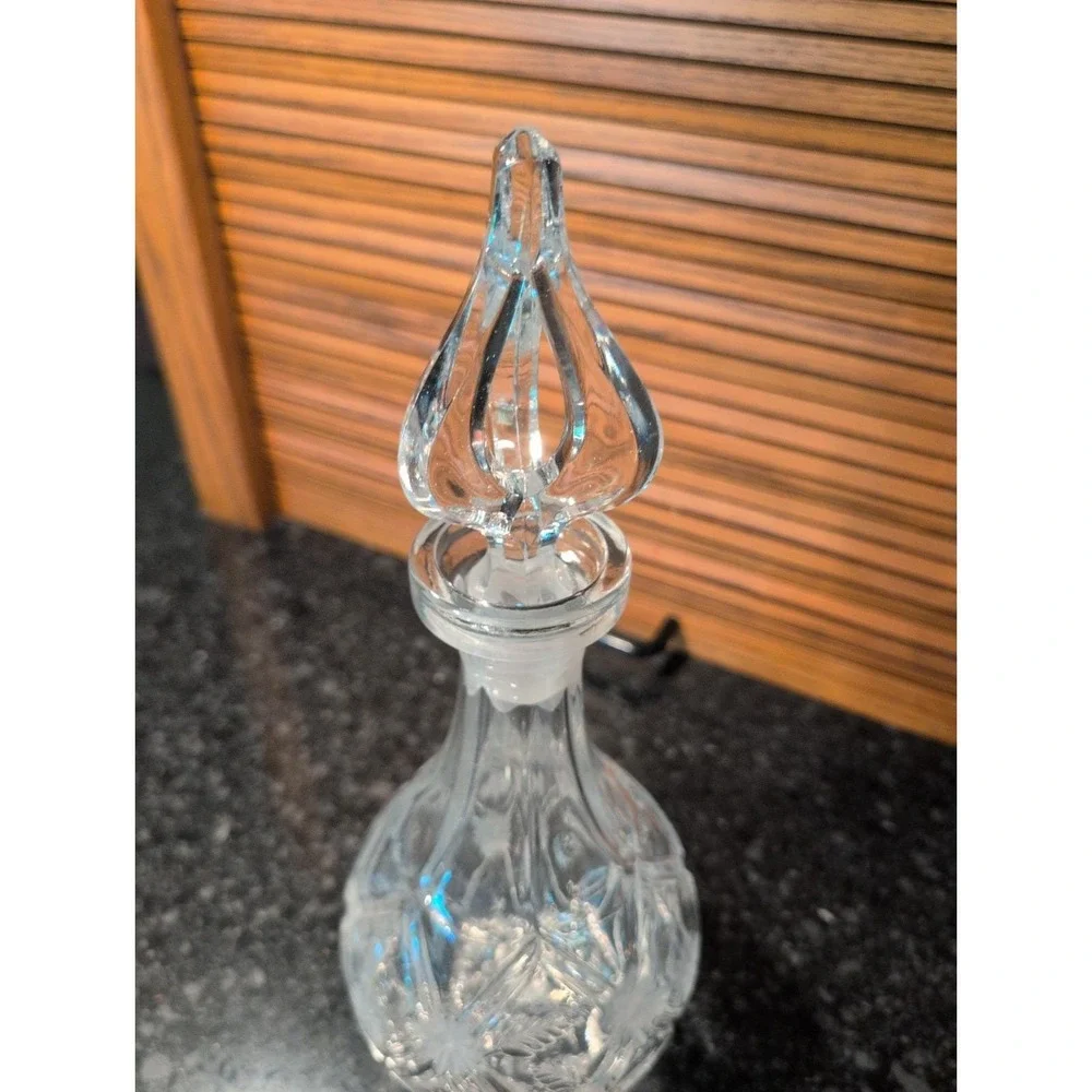 Vintage Crystal Decanter Daisy Pattern With A Pinwheel Crystal Stopper